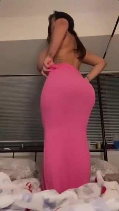 Thicc busty Asian in skintight dress 🍑🍒🥵