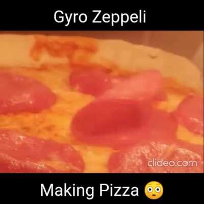 🎶 Pizza Peppe-roni, Pizza Peppe-roni, Roni Roni Roni Roni 🎶