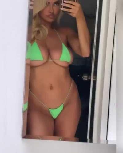Lindsey Pelas