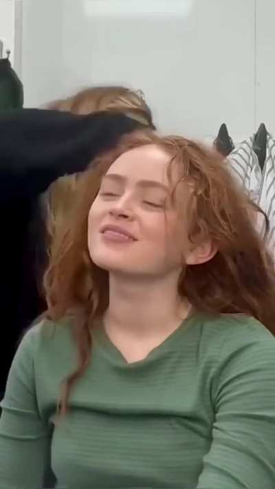 Stranger Things BTS of Sadie getting ready | IG 12/27/2025
