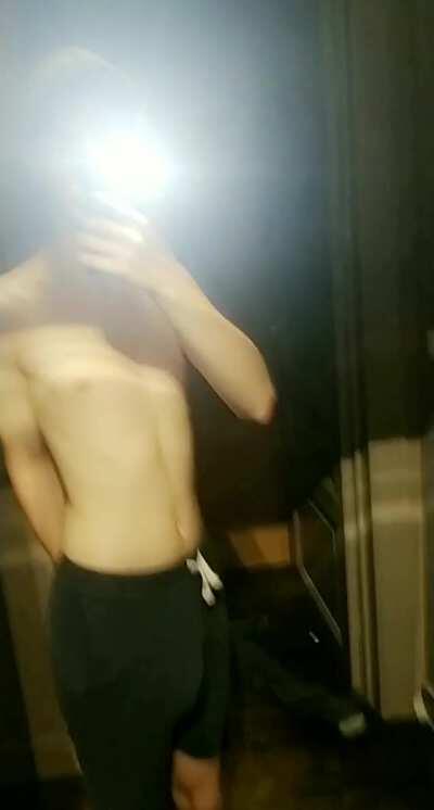 19 First post showing anything. Not ver confident with my body but maybe you twink lovers could convince me otherwise :3