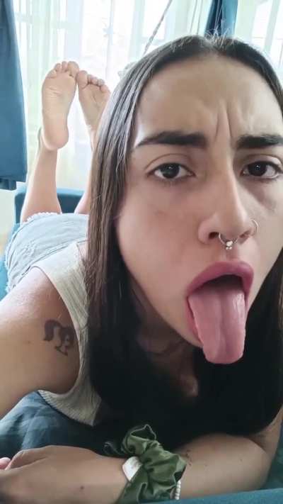 Latina countdown pose 