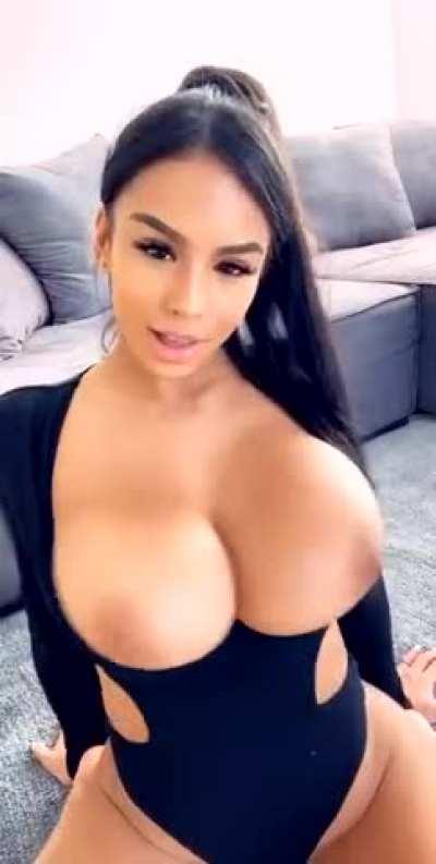 Autumn Falls Bouncing her Natural Tits