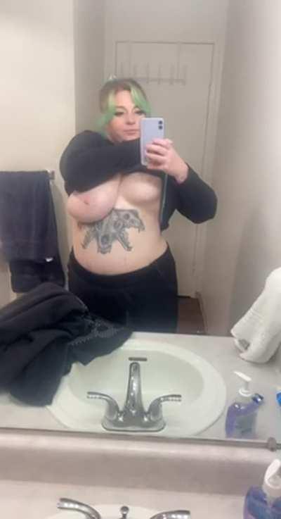 Here’s a late night titty drop 😏