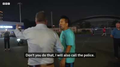 BBC记者报道中国人袭击中国人的恐怖袭击事件，被中国人阻拦 BBC reporter reports on a terrorist attack by Chinese against Chinese, but is stopped by Chinese