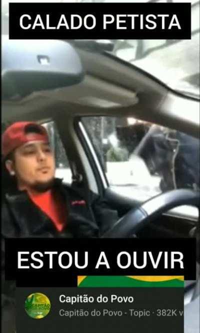 esquerdalha no outro lado reclamando de carro com bandeira do Brasil