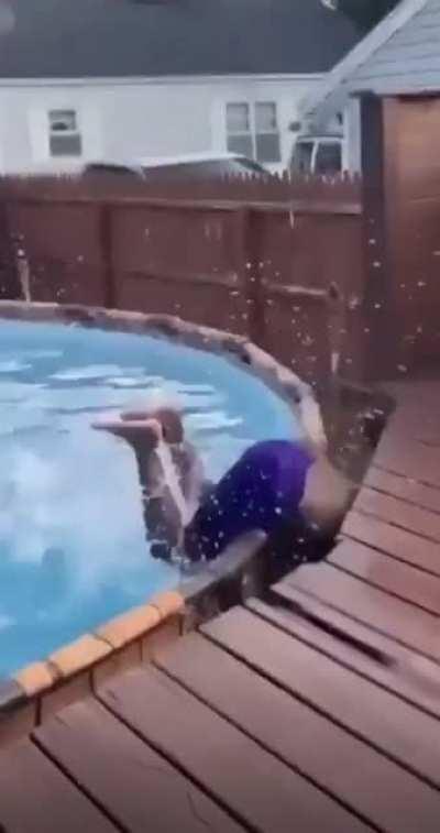 WCGW flipping into a shallow pool with a narrow opening?