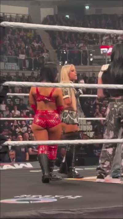 Roxanne Perez and Liv Morgan