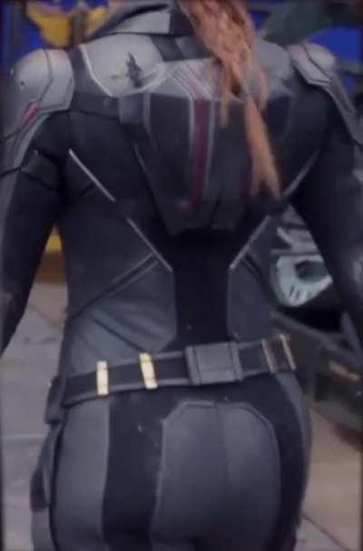 Black widows huge ass behind the scenes