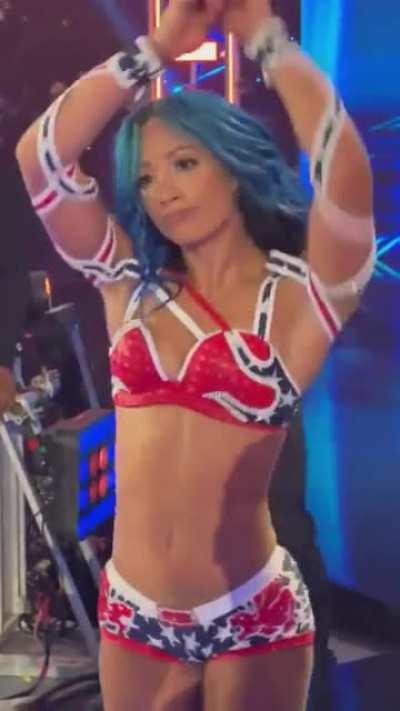 Sasha Banks Sensual Dance. Her arm, hip, hand movements, are so on point