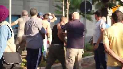 Fatah supporters assault Sputnik Arabic reporter who was covering the protest in front of the Palestinian embassy in Beirut