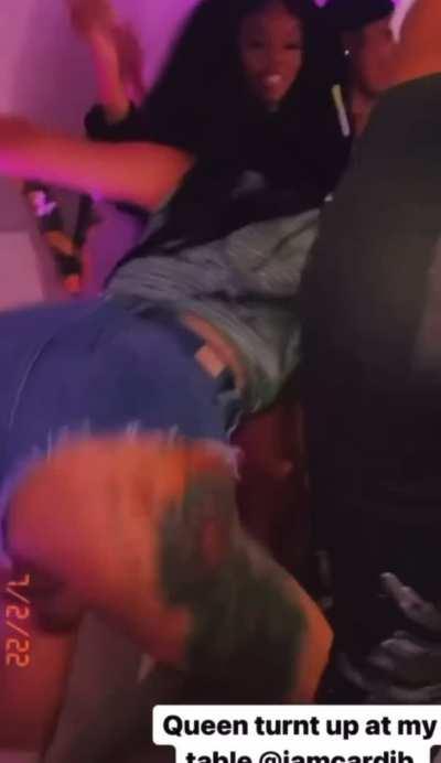 Cardi B Twerking 🤯