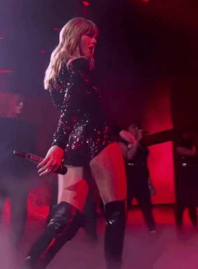 Being this beautiful while also having the best booty in the world should be a crime!