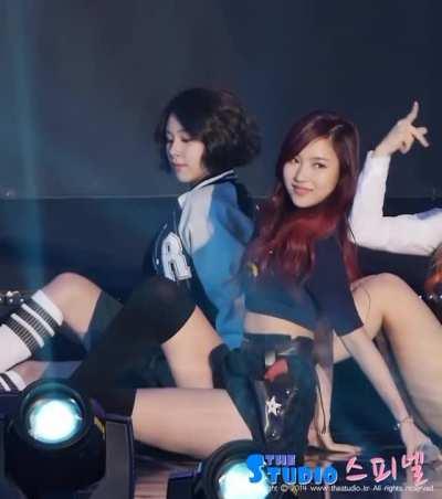 Mina & Chaeyoung (ft. Dahyun) - loa performance