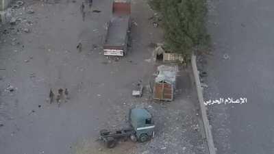 A large group of Saudi-led coalition troops walks into a daisy-chained IED during the battle for Hodeidah City, Yemen (June 2018)