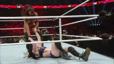 Alicia Fox Inflicts Stunning Defeat On Paige