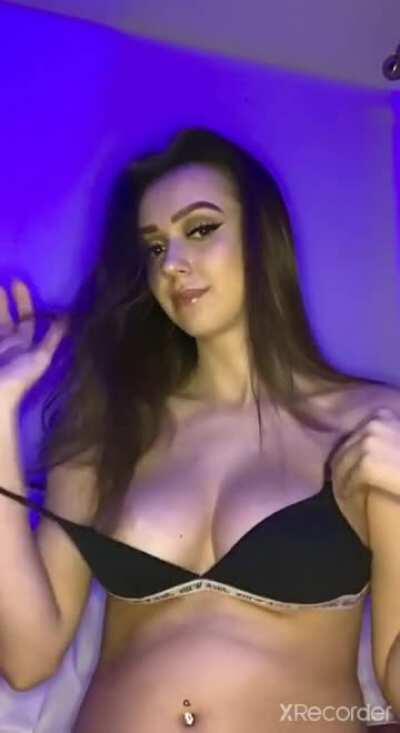 Check Comments for her 1GB Aug20 Updated👇👇