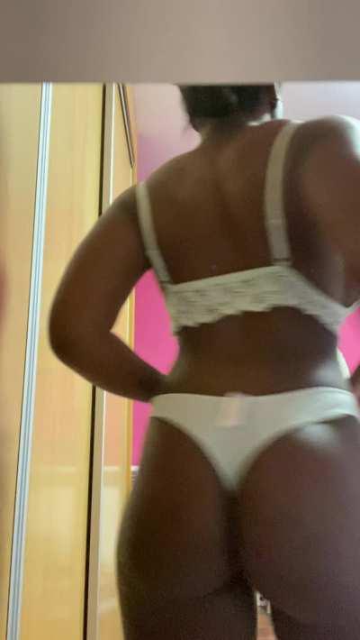 I need a volunteer to breed my busty body to prevent the extinction of black hotties