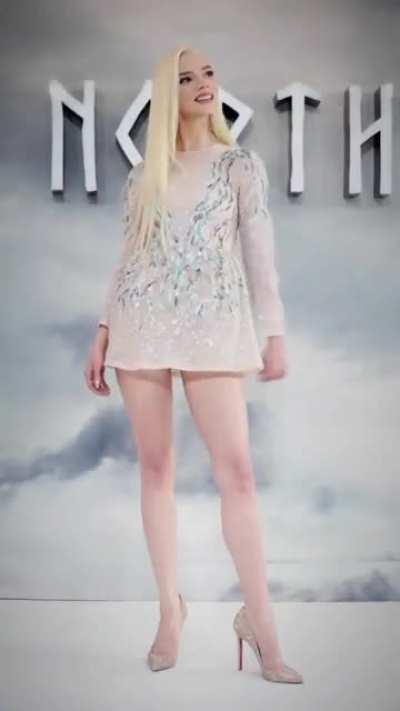 Leggy goddess, Anya Taylor-Joy!