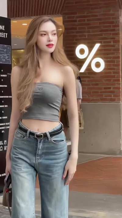 Amazing Thai girl 🧡