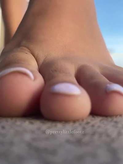 My perfect slightly dirty soles are going to ruin your life.ð