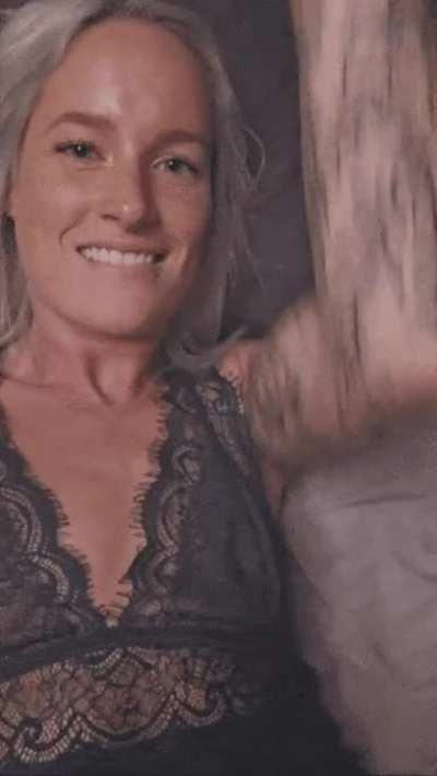 Wanna cuddle?? [F]29