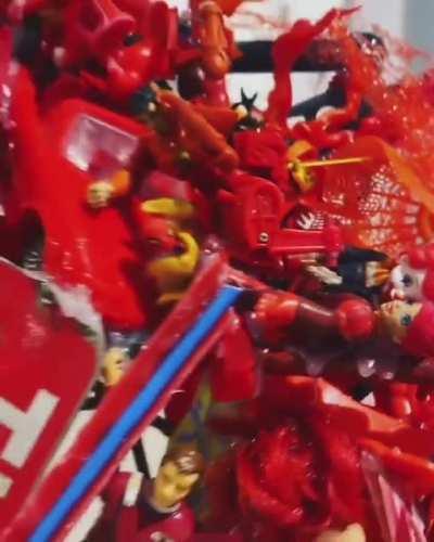 Amazing illusion sculptures made from plastic trash