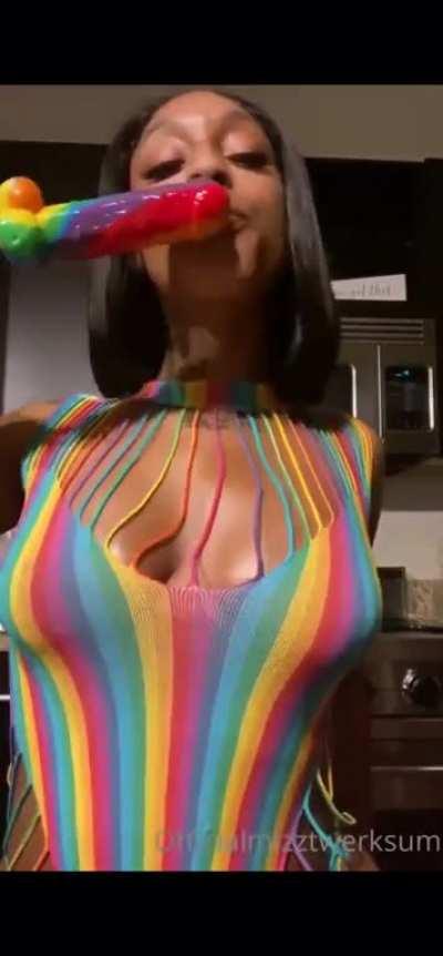 twerksum sucking on dildo
