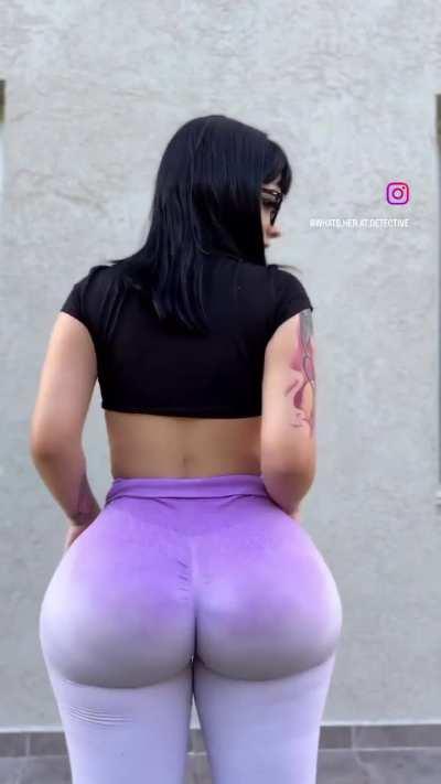 Micaela (@demonmikaa) 