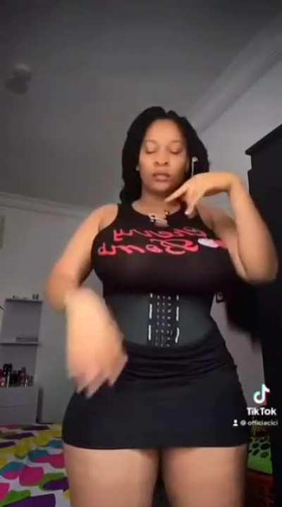 She got hand moves with boobies