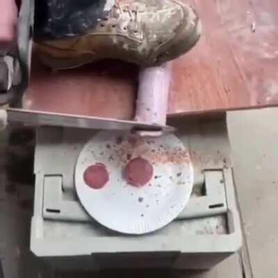 How a real man makes a sandwich