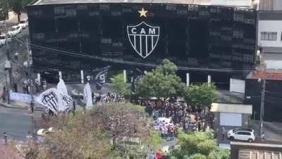 Mais um da saga protestos do torcedor brasileiro: 