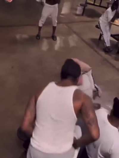 Sucker Puncher get knocked out in prison