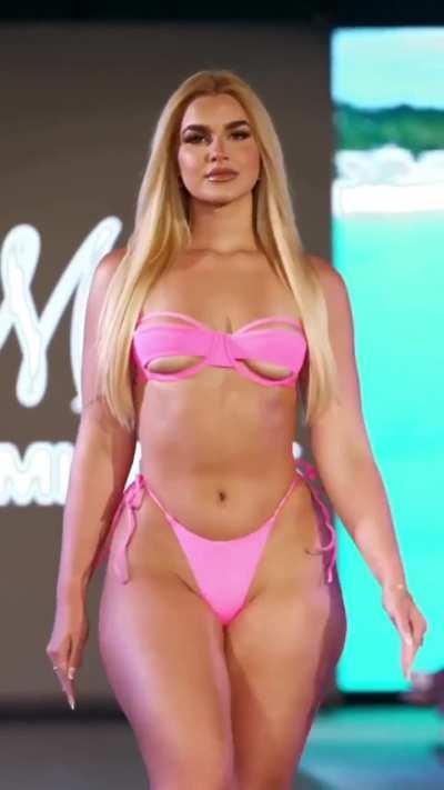 Karen Rodriguez (@karendrodriguez) 