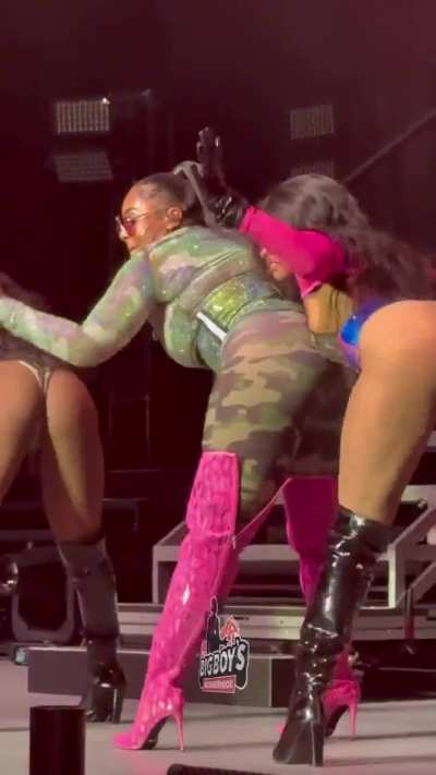 Ashanti still rules the stage