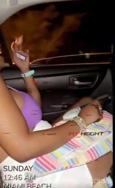 POS woman point a gun at a Lyft driver