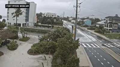 Timelapse of the storm surge rushing in, Fort Myers