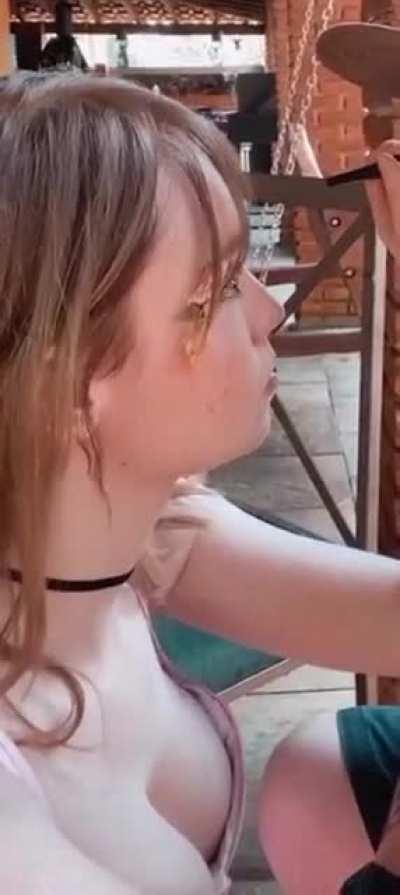 olha esses peitos mexendo 😍😍