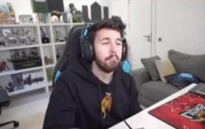 Nooo, Willy se volvió adicto a las Hot Tub