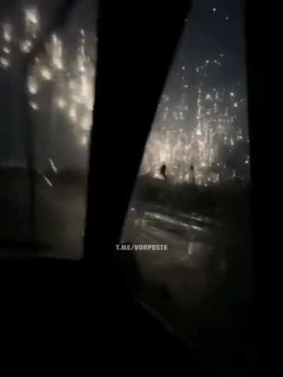Ukrainian Soldiers reversing -quickly- from Russian thermite rain, Bakhmut.