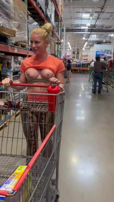 Have to show my pretty pussy off