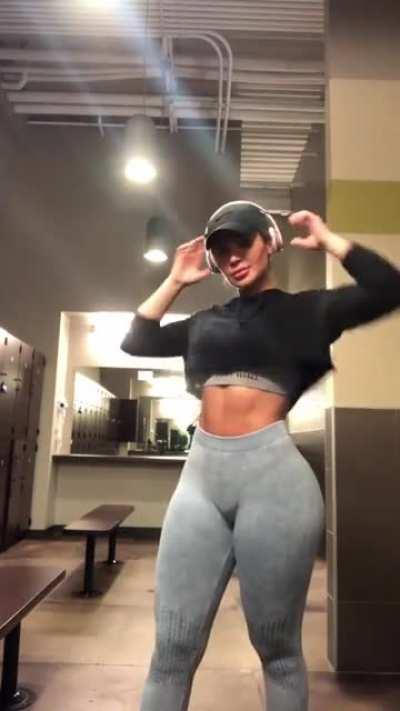 Jaclyn Jelena keeping it tight