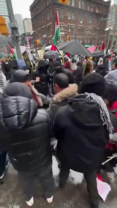 C’est ou c’est rendu n’importe quoi le Canada ?