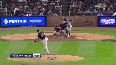 [Highlight] Luis Robert Jr. hits a solo shot off of Jhoan Duran to tie the game in the top of the 9th!