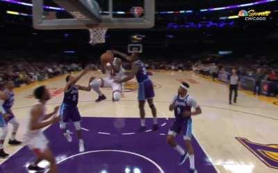 [Highlight] DeRozan looking like DRose saucing on the Lakers