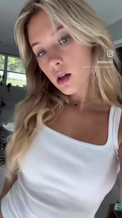 Cute little green eye blondie