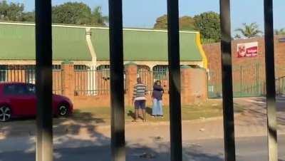 Indian woman in South Africa surrounded by looters pulls out a gun and everyone retreats