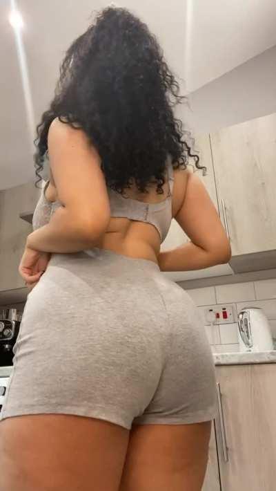 Am I cute enough to capture your attention?😊