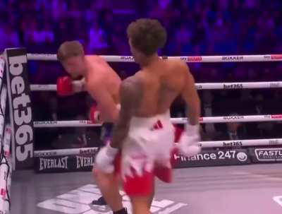 The iconic flashy style by boxer Ben Whittaker