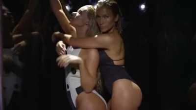 Imagine threesome with Jennifer Lopez and Iggy Azalea. These two big asses in your bed 🥵
